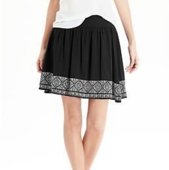 2/$20🥳 Old Navy embroidered skirt size Medium - Picture 9 of 9